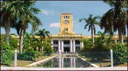 Annamalai university - Annamalai is a deemed university in the town of chidambaram Tamil nadu...... It has one of the best Marine Biolog  department in the world.....