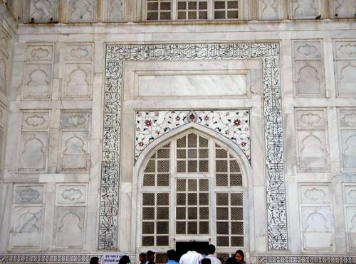 Tomb in Delhi Jamia Masjid - Tomb in Delhi Jamia Masjid