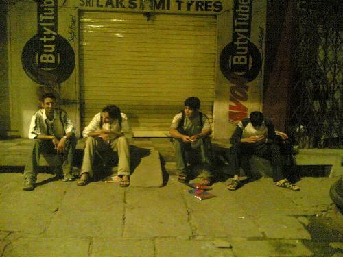 pic of my life - wel i jus love my mob... n dis was d pic i clicked of my frnds.... n i jus love dis pic
