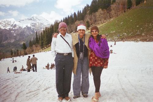 its me....... - its my families ultimate photo taken in kashmir.......