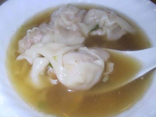 wonton soup - looks delicious....really it taste nice with the meat and prawn inside......this is a must try food