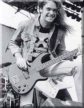 Cliff Burton playin - god in action