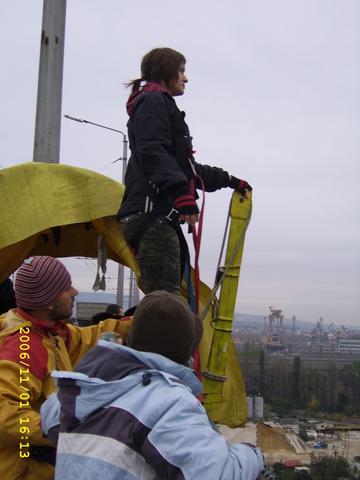 bungee_jumping - moi!...sur la Terre:))))...ou sous la Terre..:))))