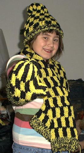 knifty knitter checkered set - Knifty Knitters checkered set in Steeler colors