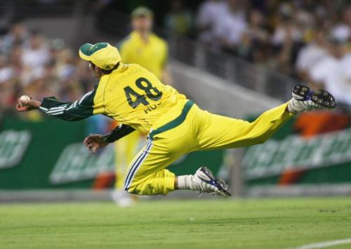 Michael Hussey - Mike Hussey - Taking a catch