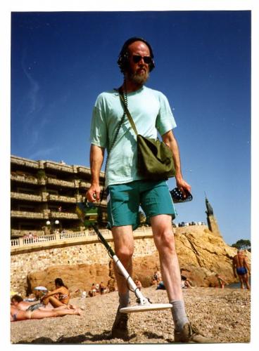 Me beach detecting in Spain - Beach detecting with a Garrett MD in Spain. I've since sold that machine as it was not to good on the beach, and got a Minelab.