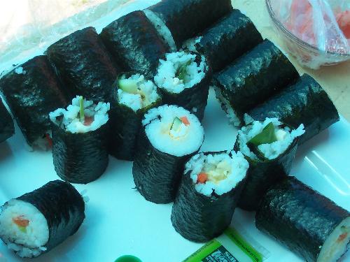 sushi - a pic of the sushi my friend made that i took heheh yummo