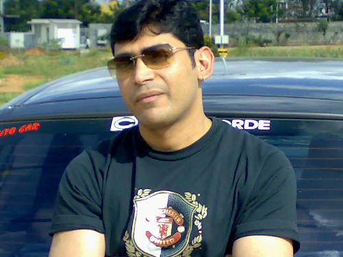 This is me... - This is me in the pic at my office parking(HP). All set to start a new day.