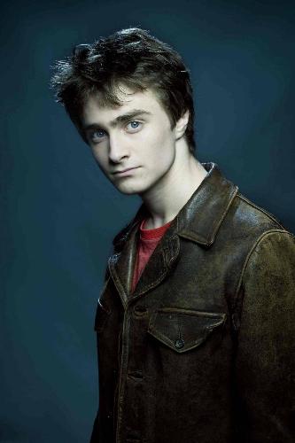 Dan-The harry Potter - Daniel radcliffe was born in fulham,the only child of Alan Radcliffe, a literary Giant and Marcia Gresham.In december 1999, he made his television debut in BBC's televised version of dickens novel David Copperfield. In August 2000,after several auditions, he was selected for his most prominent role as of date,Harry Potter in the big budget adaptations of the popular book series by JK. Rowling.  Radcliffe's personal fortune now exceeds 14 million pounds, making him one of the richest teenagers of Great Britain.