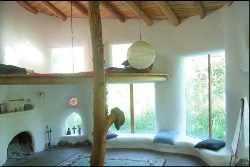 cob cottage - This is a picture of a cob cottage. It's a way of building houses with what nature supplies. Very interesting