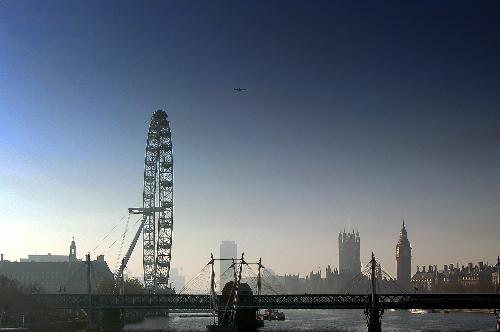 London cityscape and London Eye - Camera Nikon D50 photograph of London's cityscape showing Big Ben and London Eye
