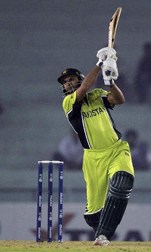 shahid afridi king of sixex - well this is da pic of 1 of the aggressive cricket player in the world, he has hit over 200 sixes which no other batsman has ever have, he has also made fastest century and fastest half century,...        here is da link where i got this photo from  http://content-usa.cricinfo.com/ci/content/image/264529.html