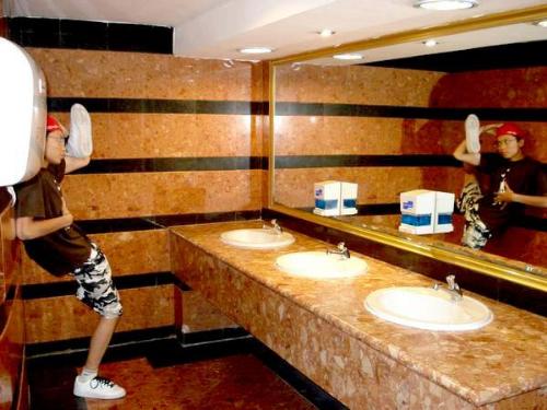 imagination - thinking about style at the toilet always thinking