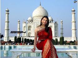 rate the pic - aish infront of tajmahal