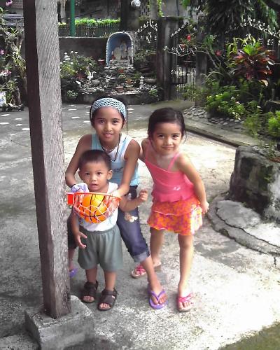 Khryslynne, Irilyne and Jarekh in Ternate - Khryslynne, Irilyne and Jarekh