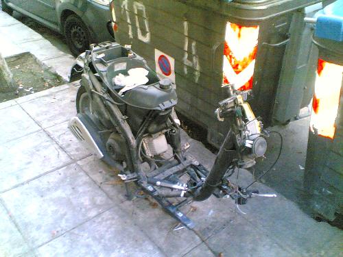 Brand new moto - A great new Scooter to compete with Valentino Rossi ... don't you think?